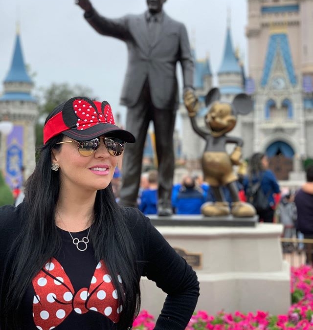 Vista seu maior sorriso. Viva seu mais belo sonho. A vida é feita de momentos. Me and Walt 💝🏰✨ ⠀⠀⠀⠀⠀⠀ ⠀⠀⠀⠀⠀⠀
Desejo um ótimo domingo a todos vocês!!!! ⠀⠀⠀⠀⠀⠀ ⠀⠀⠀⠀⠀⠀ ⠀⠀⠀⠀⠀⠀ ⠀⠀⠀⠀⠀⠀ ⠀⠀⠀⠀⠀⠀ ⠀⠀⠀⠀⠀⠀ ⠀⠀⠀⠀⠀⠀ ⠀⠀⠀⠀⠀⠀ ⠀⠀⠀⠀⠀⠀ ⠀⠀⠀⠀⠀⠀ ⠀⠀⠀⠀⠀⠀ ⠀⠀⠀⠀⠀⠀ ⠀⠀⠀⠀⠀⠀ ⠀⠀⠀⠀⠀⠀ ⠀⠀⠀⠀⠀⠀ ⠀⠀⠀⠀⠀⠀ ⠀⠀⠀⠀⠀⠀
#disney #sunday #disneysunday #quarentine #disneydestinations #disneylife #disneycruise #magickingdompark #disneyparks #orlando #transfer #transferforyouorlando #miami